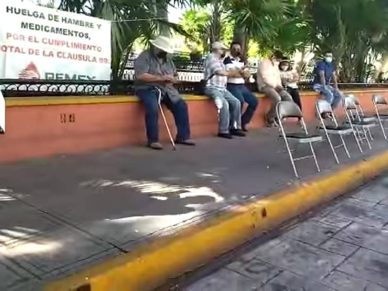 Huelga de hambre: Jubilados de Pemex protestan por falta de medicinas