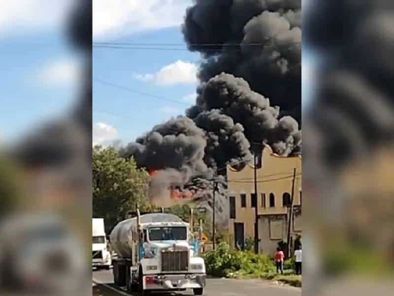 VIDEO: Se registra fuerte incendio en bodega de San Miguel, Tequixquiac