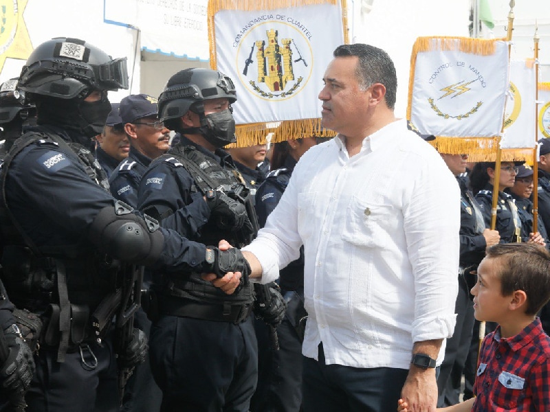 Renán Barrera reconoce el labor de los policías de Mérida