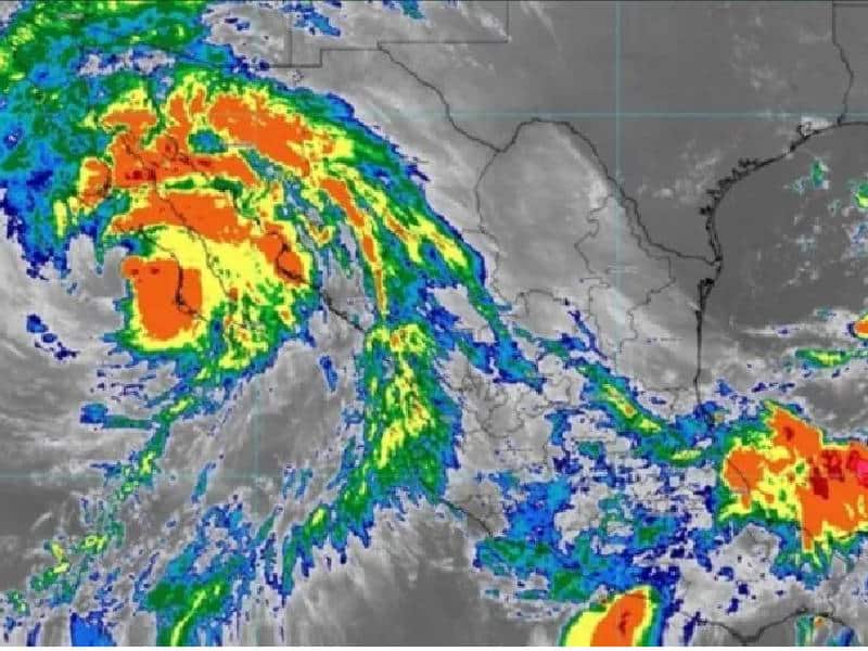 Kay toca tierra como huracán categoría 1 en costas de Baja California