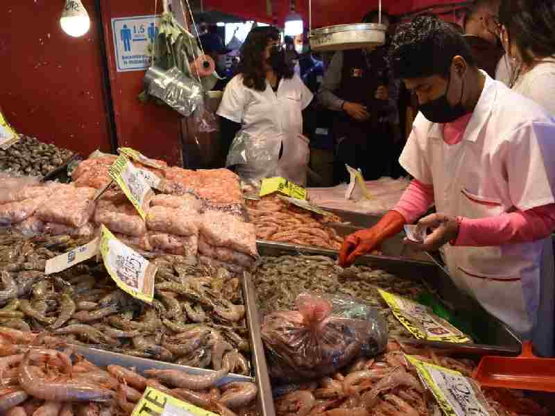 Desanima a comerciantes baja venta de pescados y mariscos