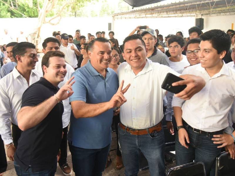 Renán Barrera haciendo equipo con la juventud Yucatán