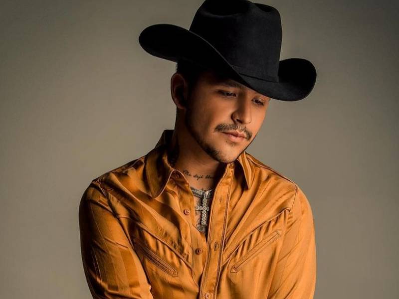 Universal Music advierte para que no contraten a Christian Nodal