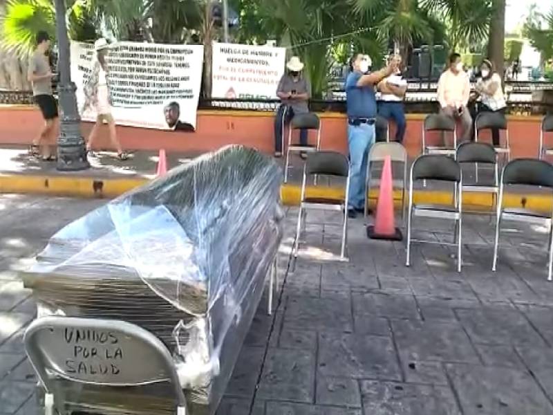 Huelga de hambre: Jubilados de Pemex protestan por falta de medicinas