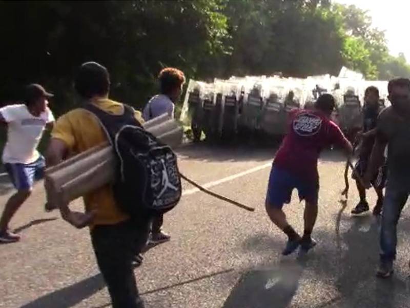 Migrantes se enfrentan con Guardia Nacional en Chiapas