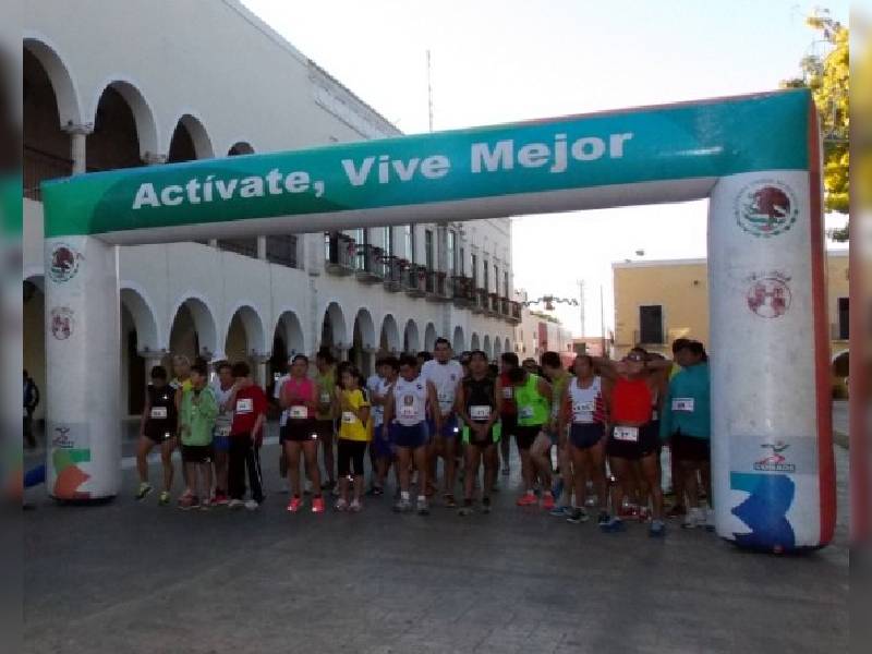 Reanudan tradicional carrera del pavo en Mérida 