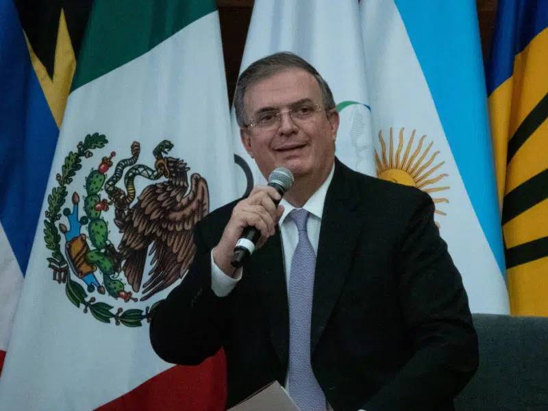 Critica Ebrard proliferación de armas en el mundo