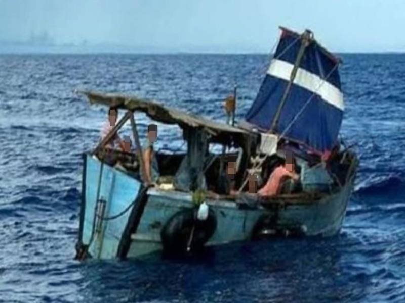 Rescatan grupo de cubanos a la deriva en Progreso
