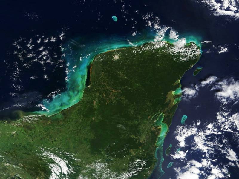 Sedimentos se arremolinan frente a la costa de Yucatán