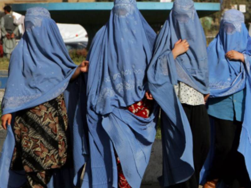 Treinta afganas se manifiestan para pedir que se respeten sus derechos
