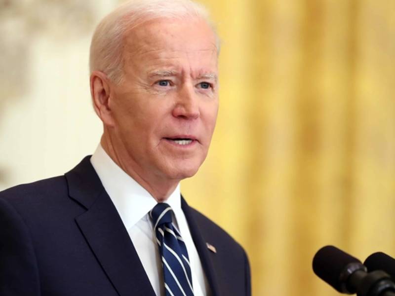 Biden señala que Ómicron no debería ser una fuente de pánico