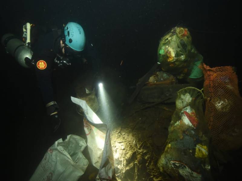 Buzos especializados recolectan más de cinco toneladas de residuos en cenotes