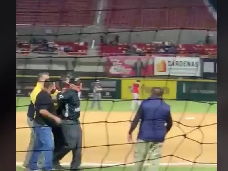 Detienen a ampáyer en pleno partido de la LMP