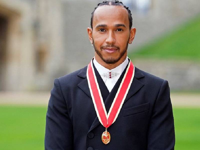 Lewis Hamilton recibe el título de Caballero en Windsor