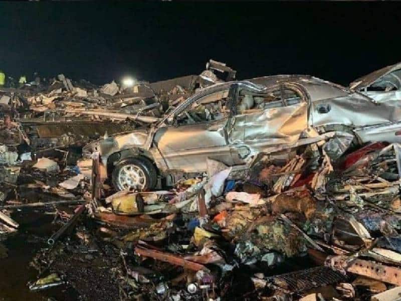 Podría aumentar las muertes a 100, tras el paso del tornador en Kentucky