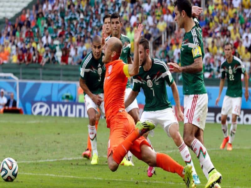 Países Bajos buscará disculpa de Robben por penal en Mundial de Brasil
