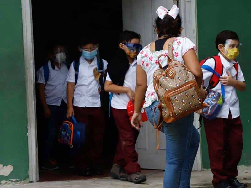 Regreso a clases en medio de variante Ómicron