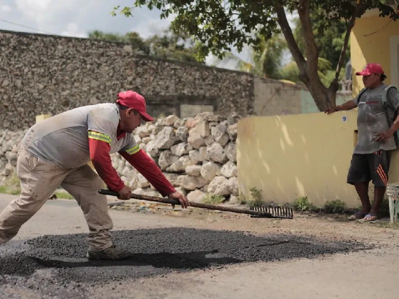 Reparan calles después de tres años en Kanasín