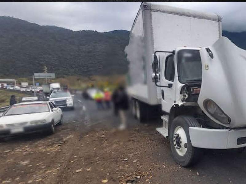 Se accidenta camión con 38 migrantes en Veracruz