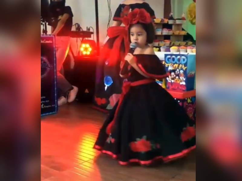 Niña se viraliza al celebrar su cumpleaños con temática de Ángela Aguilar