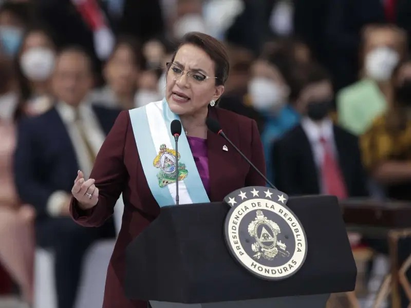 Xiomara Castro asume presidencia de Honduras