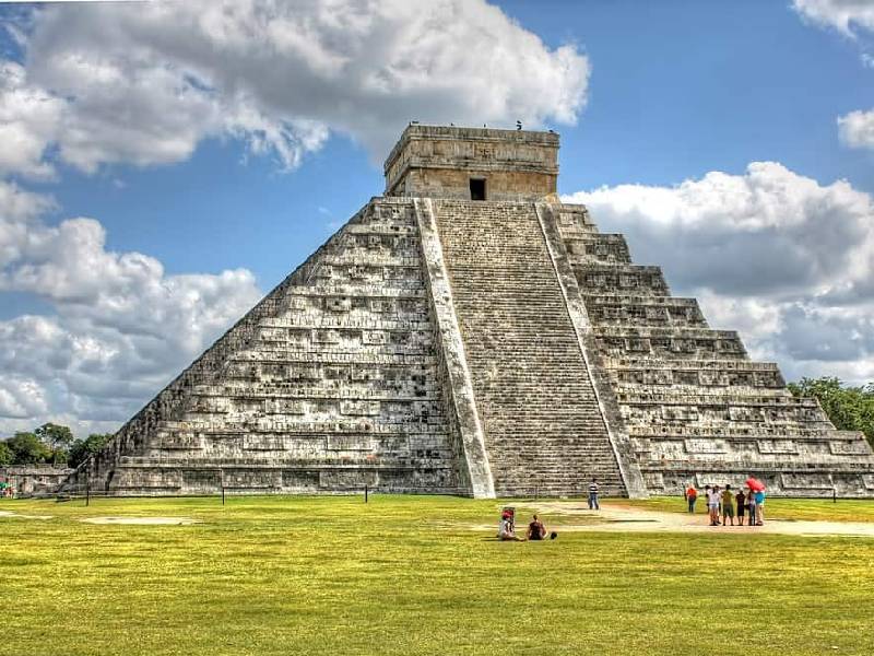Investigará el INAH a guías de turistas de Chichén Itzá