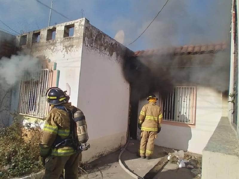 Consume incendio vivienda en el puerto de Sisal