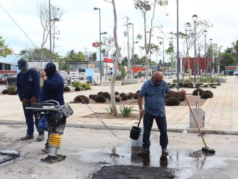 Dan mantenimiento a los pasos peatonales en Chuburná puerto