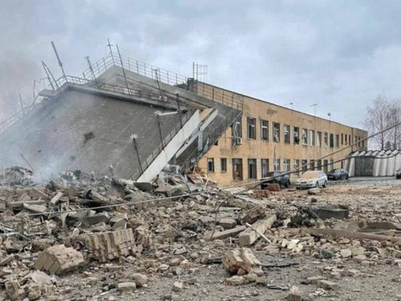 Misiles rusos destruyen aeropuerto de Vínnytsia