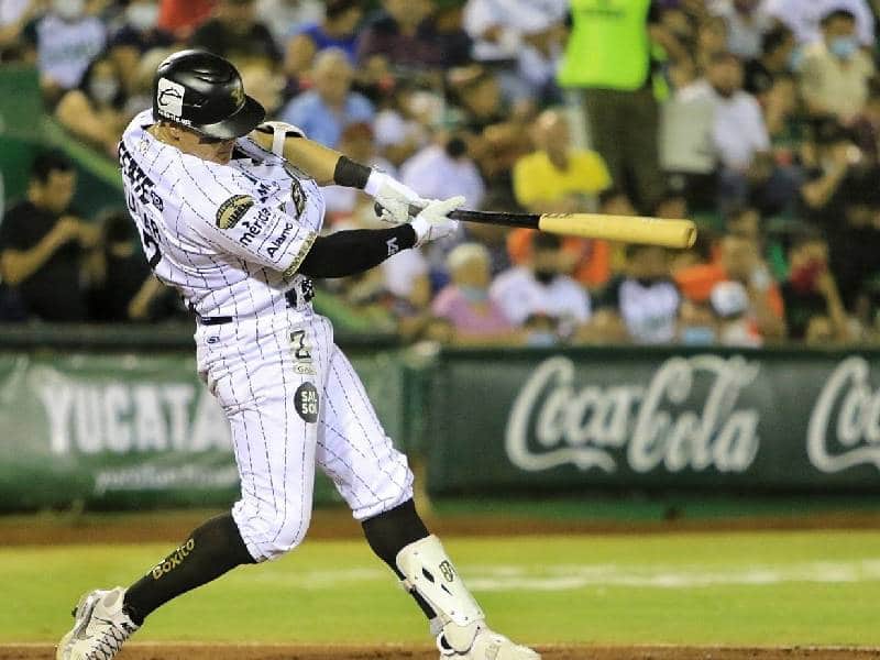Leones supera 5-1 a Bravos en el inicio de la temporada de Liga Mexicana de Béisbol