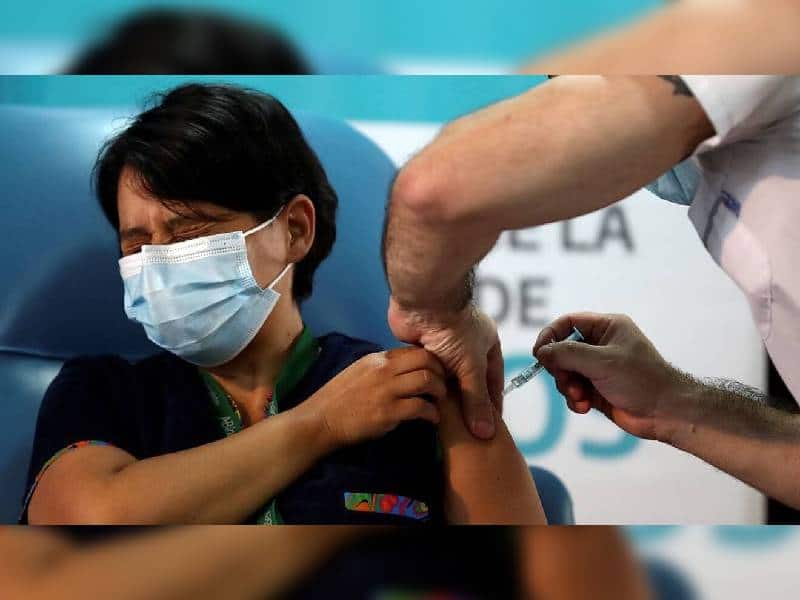 Lunes iniciará cuarta dosis contra el coronavirus para adultos mayores