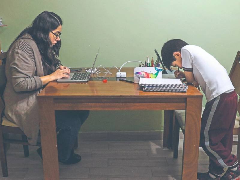 Covid recorta dos millones de trabajos pagados de mujeres