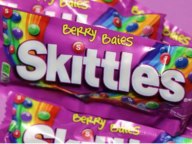 Alertan sobre contaminación con metal en dulces Skittles