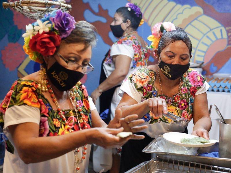 Renán Barrera promueve la gastronomía en el Festival "Pueblos de Maíz 2022"