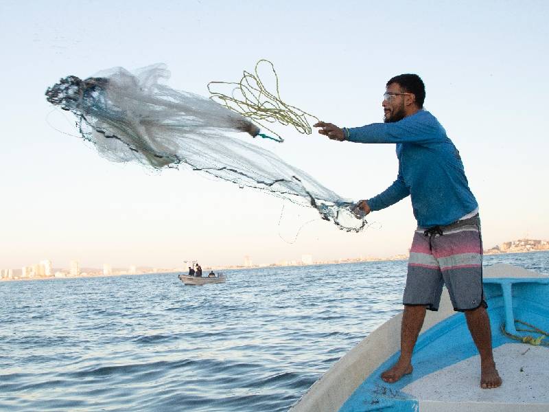 Fomentan emplear a jóvenes en las actividades pesqueras