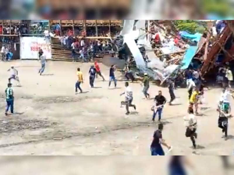 VIDEO. Desplome de plaza de toros en Colombia deja sin vida a 4 personas