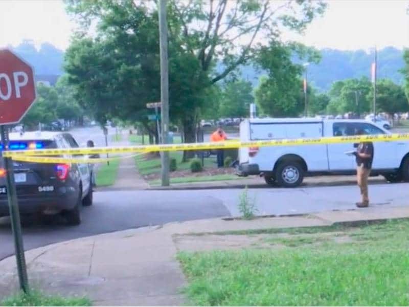 Niño de dos años le dispara accidentalmente a su padre ; la mamá fue arrestada