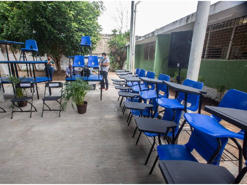 Entregan mobiliario escolar a 12 centros educativos de Tizimín, Yucatán