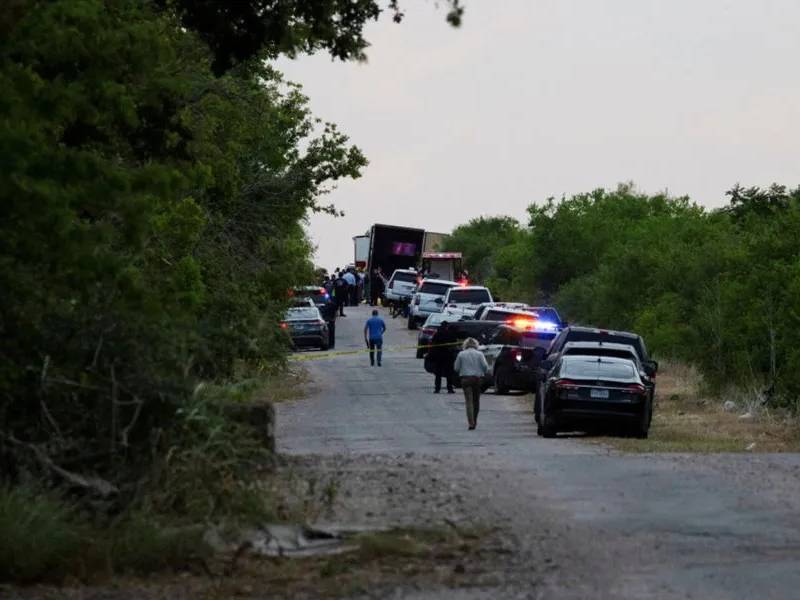 Ya suman 51 migrantes muertos dentro de camión en Texas; 27 serían mexicanos