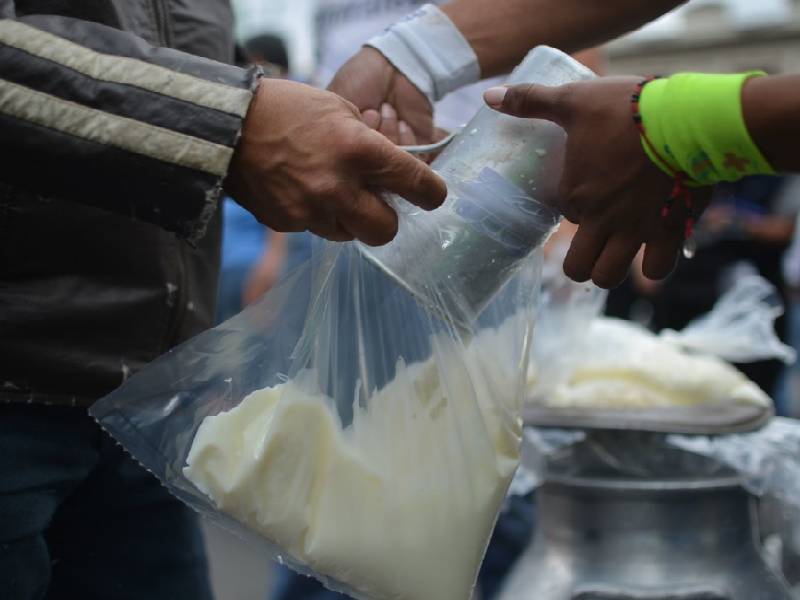 Compra de leche en polvo a EU no afectará a productores mexicanos: López Obrador