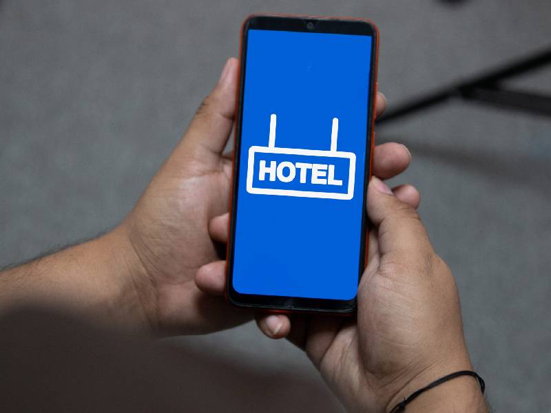 Vacacionistas que viajan a México reservan hotel en sus Smartphones
