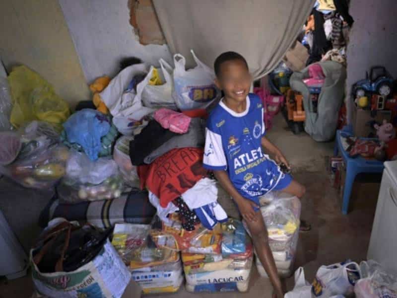 Niño llama a la policía porque tenía hambre; recibe ola de donaciones