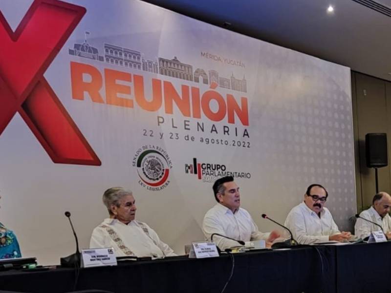 Senadores del PRI hacen vacío a Alejandro Moreno durante Plenaria