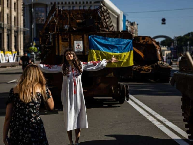 Ucrania celebra su independencia bajo fuego ruso