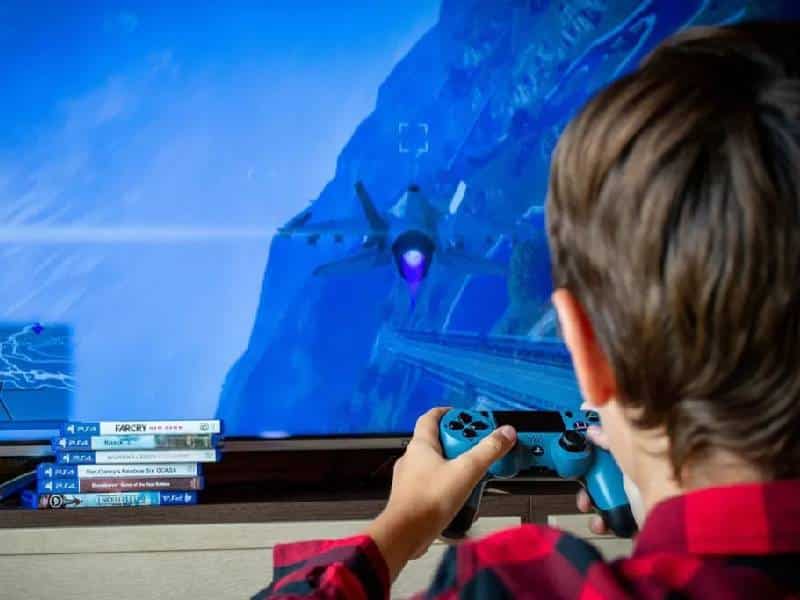 Niño gasta todo el dinero para el tratamiento del cáncer de su padre en un videojuego