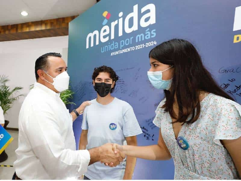 El Alcalde Renán Barrera impulsa la participación ciudadana juvenil en Mérida