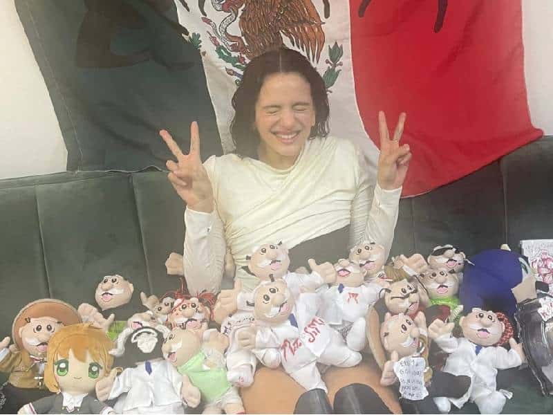 «Me voy con el corazón llenito y la maleta de Simis»: Rosalía se despide de México
