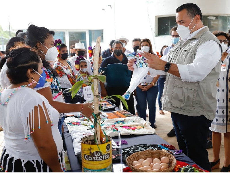 El Alcalde Renán Barrera traza estrategias conjuntas con las organizaciones civiles