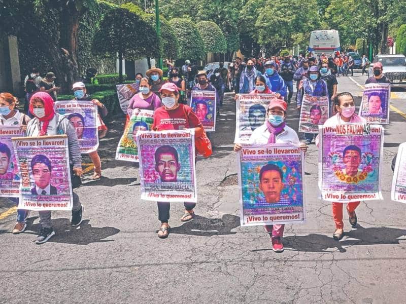 ¿Quién ordenó desaparecer a los 43 estudiantes de Ayotzinapa? Esto creen los ciudadanos