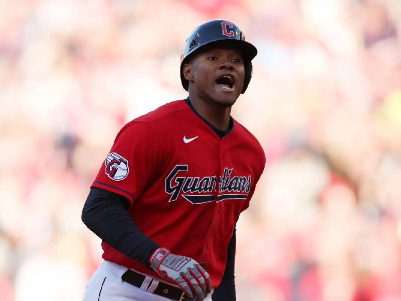 El novato Oscar González tumba a los Rays de playoffs y los Guardianes van a la Serie Divisional